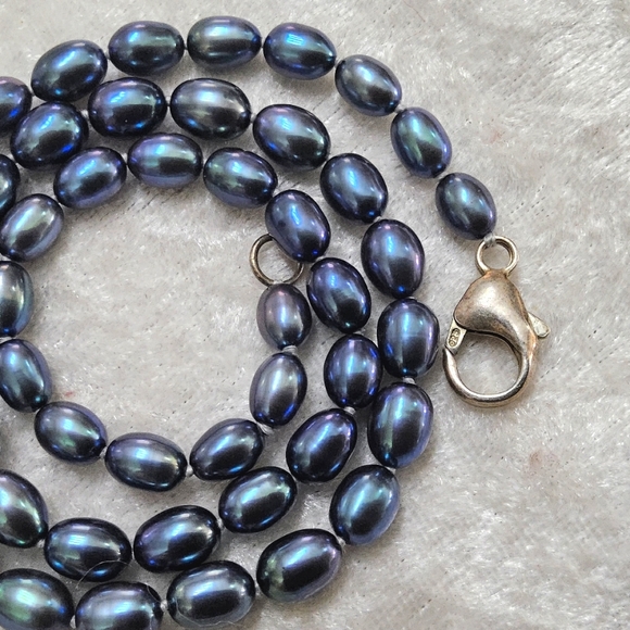 Sterling Graduated Blue Peacock Pearl Necklace - Picture 5 of 9